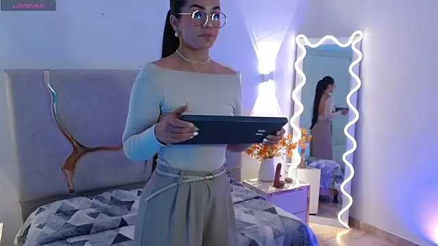 Rosalind tay online show from November 14, 2025, 10:58 am