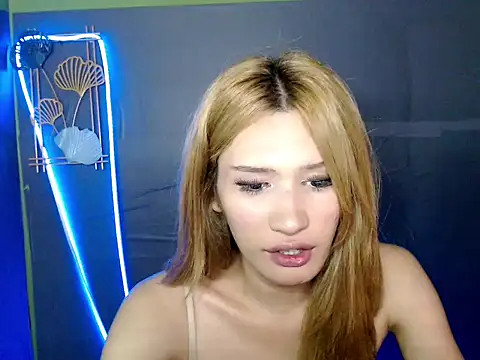 SerenaCortesi online show from September 24, 2025, 4:10 pm