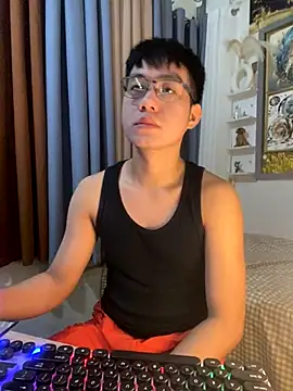 xshyboyx online show from November 19, 2025, 2:55 am