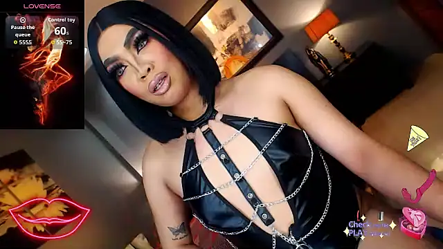 FridaHumphrey online show from November 17, 2025, 6:35 pm