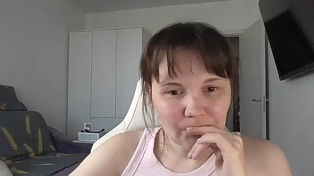 Snapshot of Qaynii chatting on September 15, 2025, 2:28 pm Qaynii online show from September 15, 2025, 2:28 pm