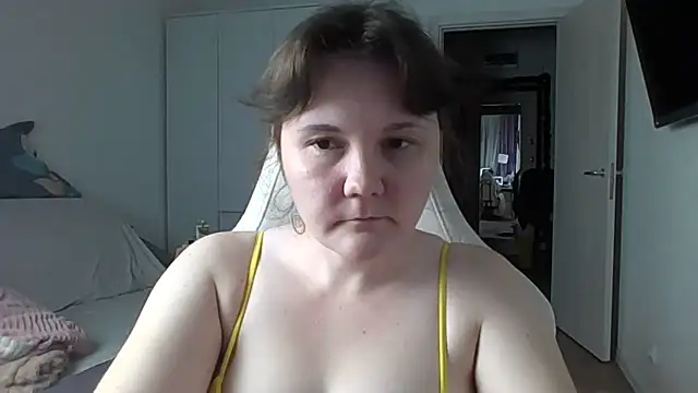 Snapshot of Qaynii chatting on October 9, 2025, 7:45 pm Qaynii online show from October 9, 2025, 7:45 pm