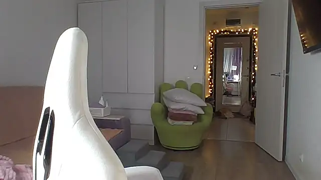 Snapshot of Qaynii chatting on October 25, 2025, 4:02 pm Qaynii online show from October 25, 2025, 4:02 pm