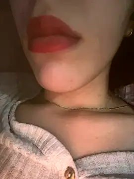 Mimisixo online show from October 31, 2025, 10:22 pm