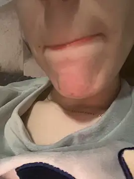 Mimisixo online show from April 4, 2026, 11:02 pm