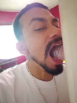 Snapshot of Cnutt310 chatting on October 3, 2025, 6:16 pm Cnutt310 online show from October 3, 2025, 6:16 pm