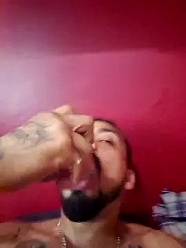 Snapshot of Cnutt310 chatting on October 6, 2025, 10:51 pm Cnutt310 online show from October 6, 2025, 10:51 pm