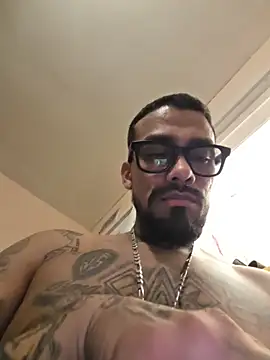 Snapshot of Cnutt310 chatting on February 5, 2026, 12:15 am Cnutt310 online show from February 5, 2026, 12:15 am