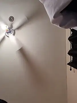 Snapshot of Cnutt310 chatting on February 11, 2026, 9:25 am Cnutt310 online show from February 11, 2026, 9:25 am