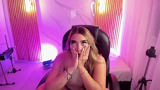 KYLIE JONES6 online show from April 21, 2026, 3:13 am