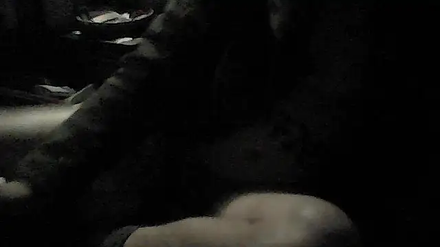 Twoslipperywhenwett online show from November 20, 2025, 7:35 pm