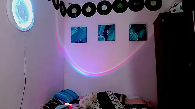 meghan devil  online show from November 13, 2025, 11:25 pm