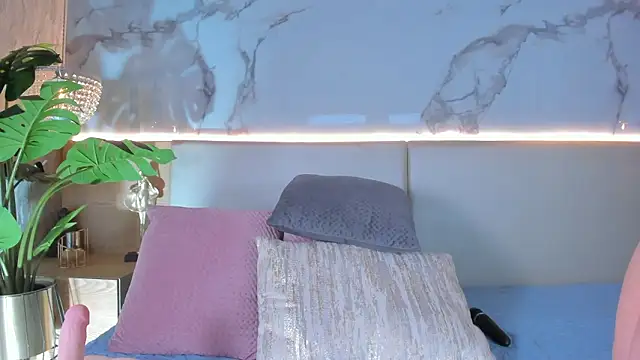 ValSmith  online show from February 20, 2026, 6:26 am