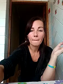 Adeline3302 online show from September 24, 2025, 1:14 pm