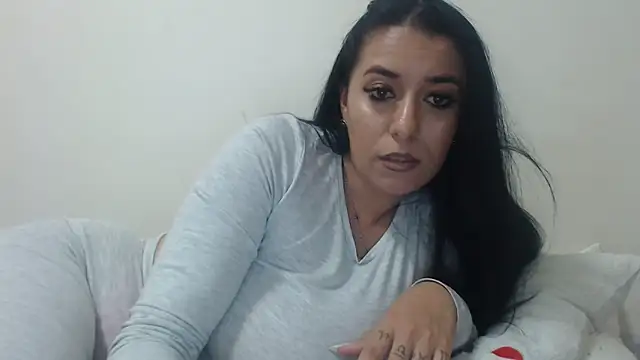 Maryem637048 online show from November 4, 2025, 3:11 pm