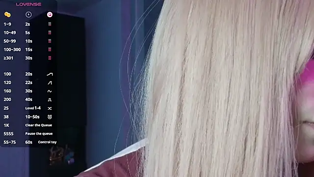 PieraMarch online show from October 12, 2025, 6:51 pm