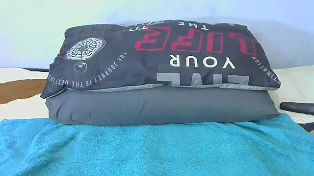 shy-lillyX22 online show from October 29, 2025, 8:43 pm