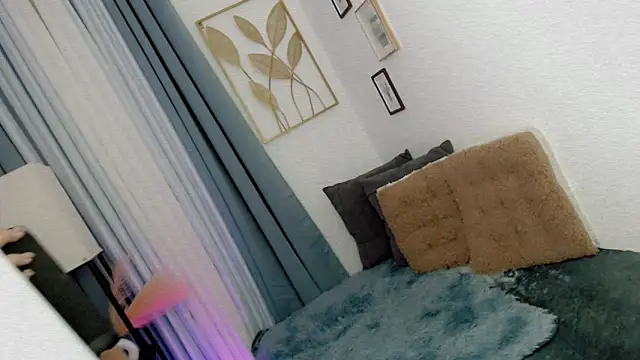 PrettyBlythes TS online show from April 8, 2026, 2:50 pm