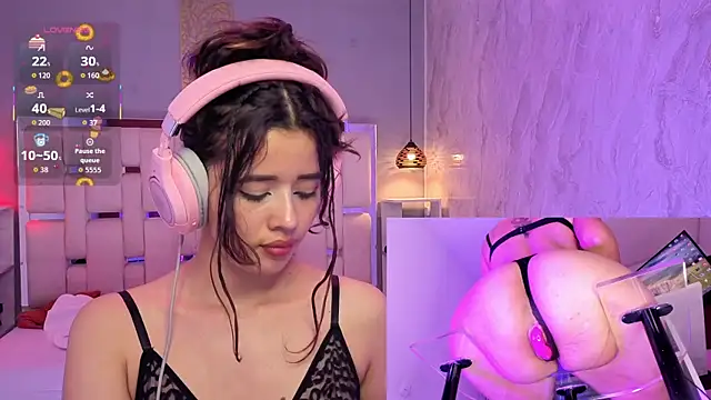 EvelynLips  online show from November 21, 2025, 5:06 am