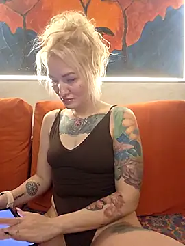 Snapshot of KateMonroe chatting on April 24, 2026, 8:55 pm KateMonroe online show from April 24, 2026, 8:55 pm