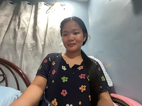 Snapshot of princess_janine chatting on April 15, 2026, 9:49 am princess janine online show from April 15, 2026, 9:49 am