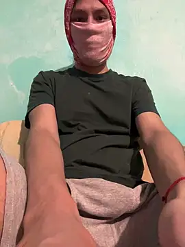 Skinny Longhair online show from April 14, 2026, 1:00 am