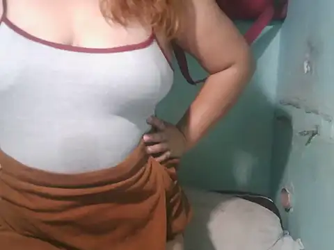 Snapshot of Sexymom350 chatting on July 9, 2026, 2:26 am Sexymom350 online show from July 9, 2026, 2:26 am