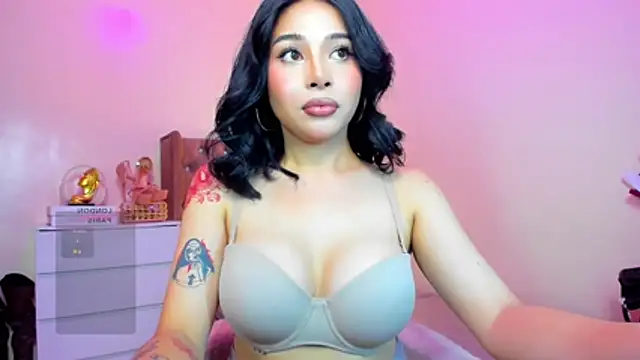 LauraLoove online show from February 28, 2026, 4:13 am