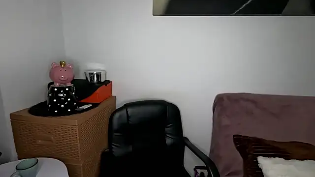 Gold Alpha Boy online show from November 29, 2025, 7:55 am