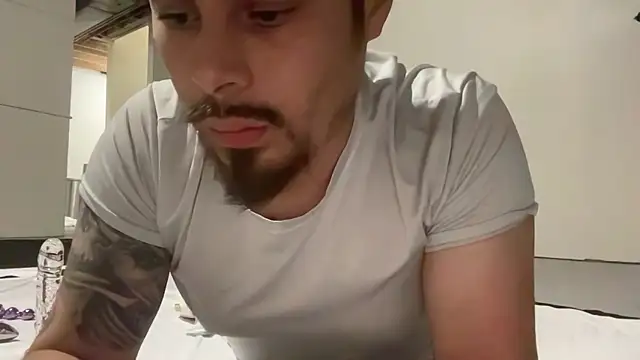 PuttieIn online show from May 7, 2026, 2:06 am
