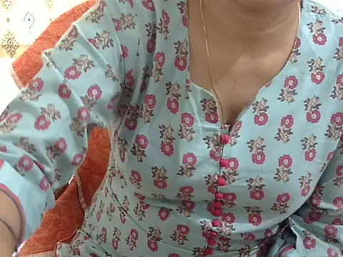 CHAMELI4747 online show from April 21, 2026, 8:09 am