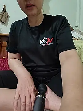 Snapshot of love_sex_05 chatting on June 8, 2026, 3:51 am love sex 05 online show from June 8, 2026, 3:51 am