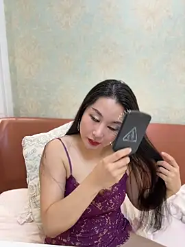 Candice888 online show from May 18, 2026, 9:48 am