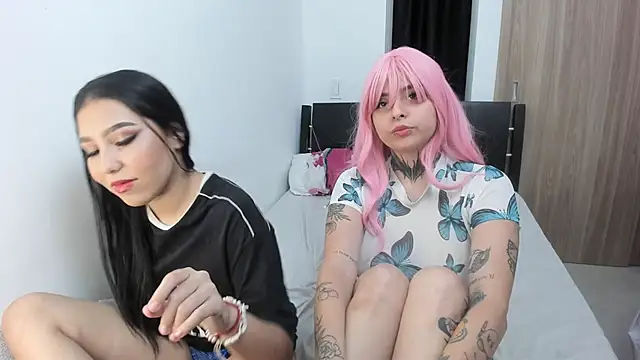 Snapshot of aria_and_tammy chatting on November 29, 2025, 7:44 am aria and tammy online show from November 29, 2025, 7:44 am