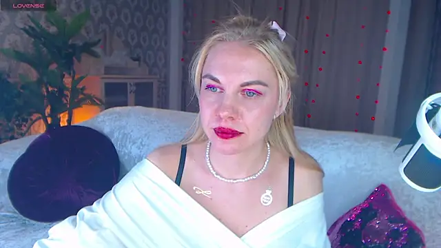 LiSinDoll online show from November 18, 2025, 6:18 am