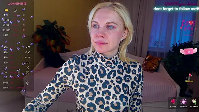 LiSinDoll online show from March 17, 2026, 1:43 am