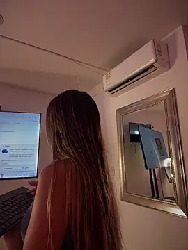 Natalia vidal online show from December 5, 2025, 1:42 pm