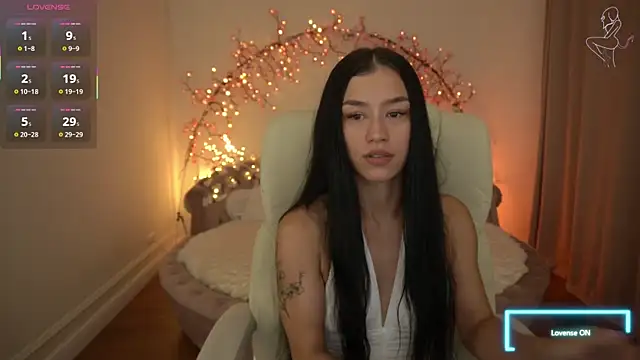 FataleNellie online show from June 25, 2026, 8:02 pm