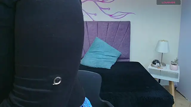 Lia Blake  online show from November 15, 2025, 12:13 pm