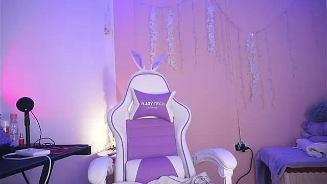 Violet moon24 online show from November 21, 2025, 9:57 pm