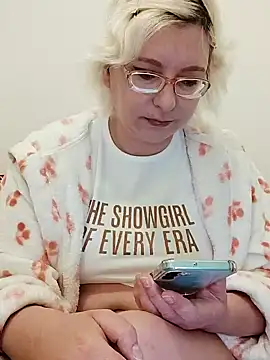 VikaKing online show from November 4, 2025, 4:11 am