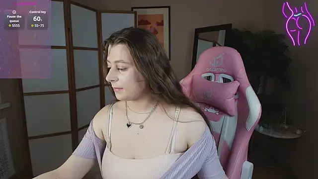 Snapshot of Queen_Michelle_ chatting on September 17, 2025, 9:27 pm Queen Michelle online show from September 17, 2025, 9:27 pm