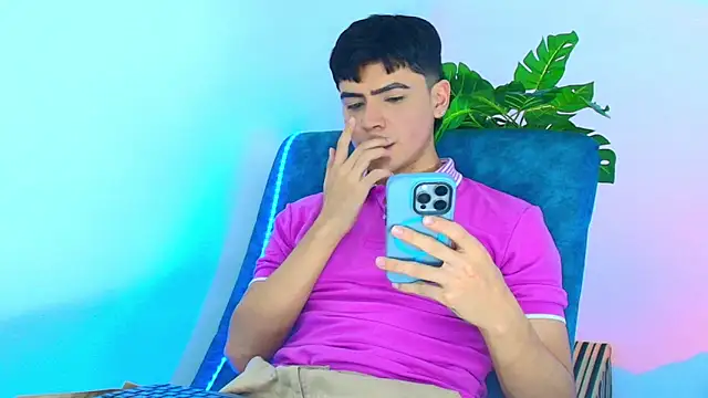 Snapshot of CamiiGuzmanX chatting on October 29, 2025, 8:21 pm CamiiGuzmanX online show from October 29, 2025, 8:21 pm