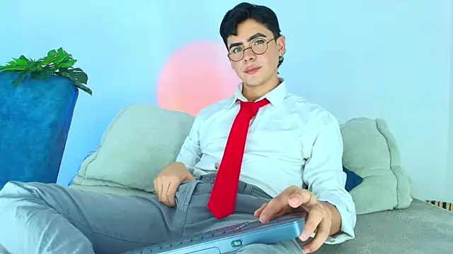 Snapshot of CamiiGuzmanX chatting on November 7, 2025, 8:42 pm CamiiGuzmanX online show from November 7, 2025, 8:42 pm