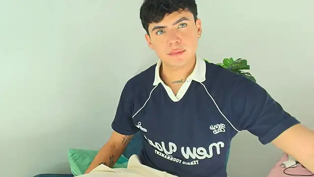 Snapshot of CamiiGuzmanX chatting on December 2, 2025, 8:26 pm CamiiGuzmanX online show from December 2, 2025, 8:26 pm