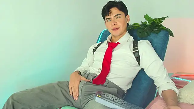 Snapshot of CamiiGuzmanX chatting on December 4, 2025, 7:33 pm CamiiGuzmanX online show from December 4, 2025, 7:33 pm