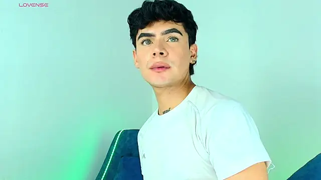 Snapshot of CamiiGuzmanX chatting on December 15, 2025, 8:13 pm CamiiGuzmanX online show from December 15, 2025, 8:13 pm