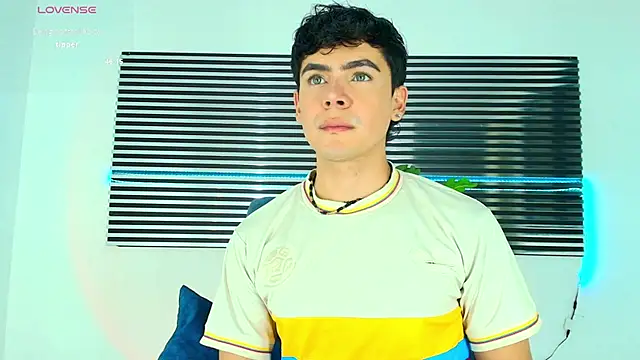 Snapshot of CamiiGuzmanX chatting on December 17, 2025, 9:54 pm CamiiGuzmanX online show from December 17, 2025, 9:54 pm