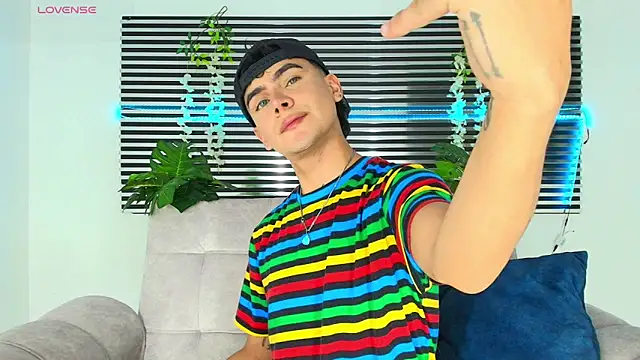 Snapshot of CamiiGuzmanX chatting on December 20, 2025, 8:49 pm CamiiGuzmanX online show from December 20, 2025, 8:49 pm