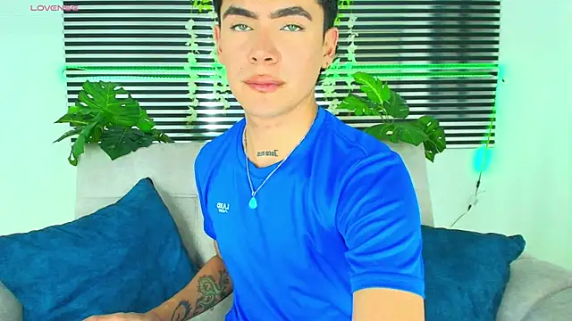 Snapshot of CamiiGuzmanX chatting on January 8, 2026, 8:11 pm CamiiGuzmanX online show from January 8, 2026, 8:11 pm